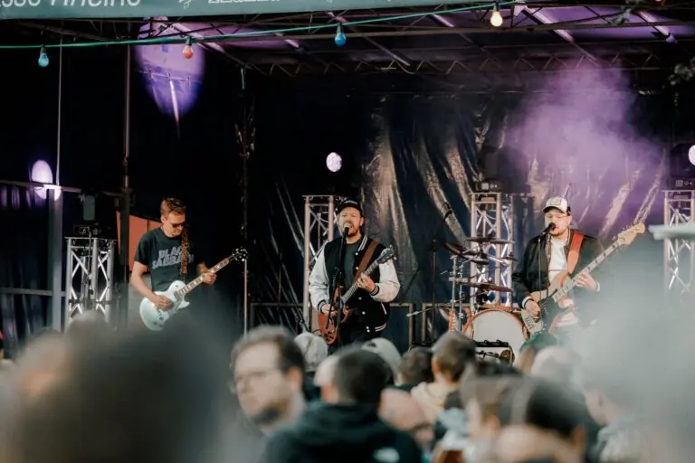 Hot Lizards live