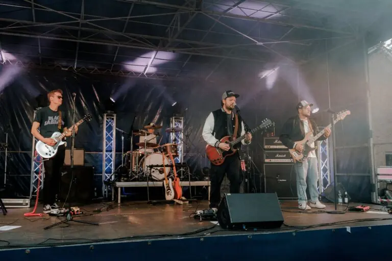Hot Lizards live