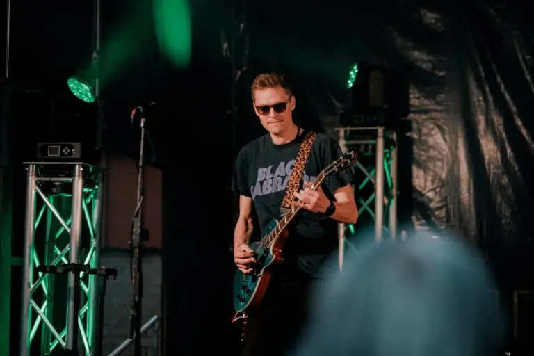 Hot Lizards live